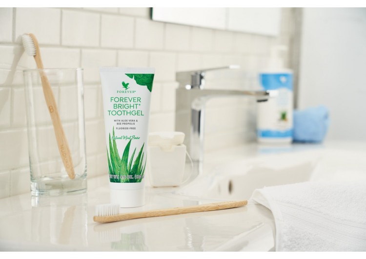 KEEP SMILING : MIT DER MILDEN ZAHNPASTA MIT ALOE