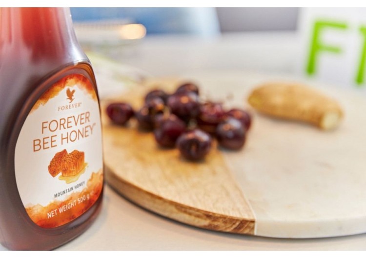 WE LOVE HONEY : WIR LIEBEN HONIG !